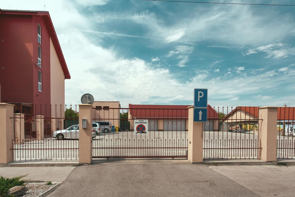 Penzion Hviezda Bratislava Exterior foto